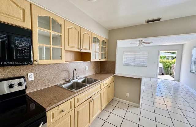 718 SW 7th St photos photos