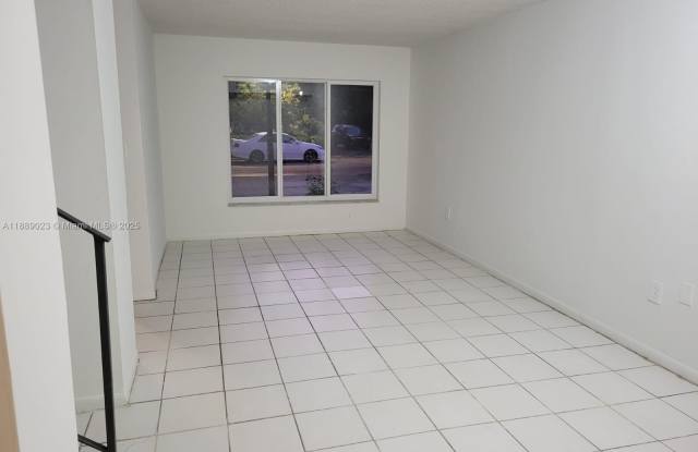 3907 NW 76th Ter photos photos