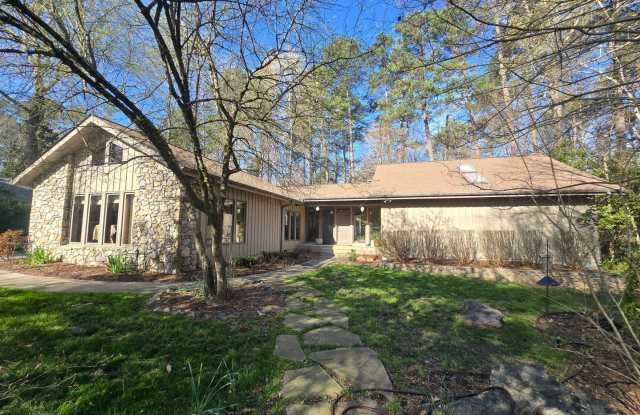 Classic Chapel Hill Charm in The Oaks – Timeless One-Level Living photos photos Classic Chapel Hill Charm in The Oaks – Timeless One-Level Living photos photos