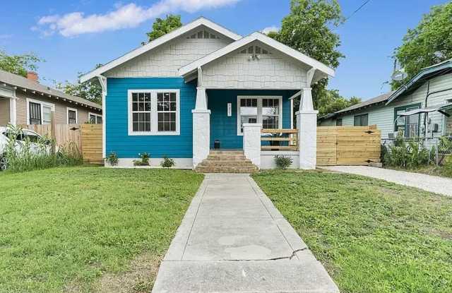*COMING SOON!* 2 Bedroom / 2 Bath Home Near Downtown! photos photos