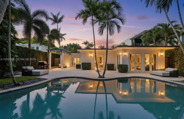 5055 N Bay Rd photos photos