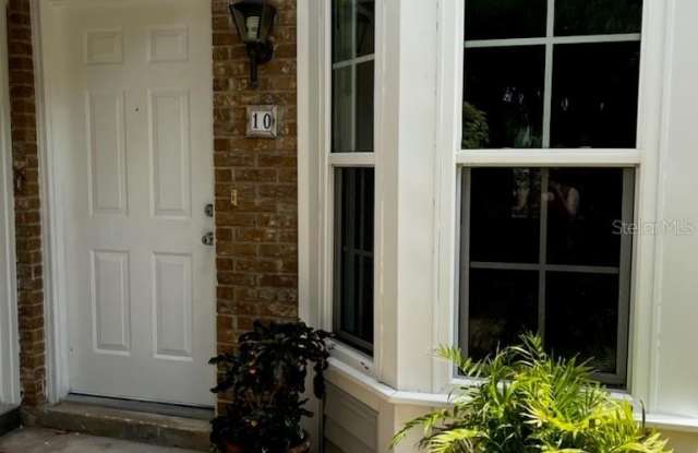 2201 COACH HOUSE Boulevard Gallery 1