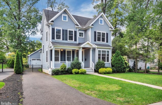 320 WEST END AVENUE - 320 West End Avenue, Haddonfield, NJ 08033
