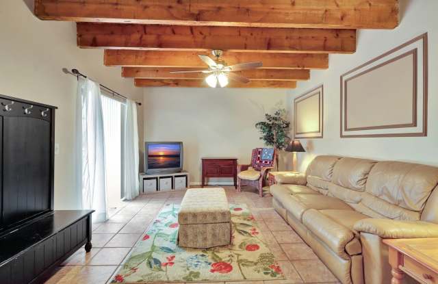 1558 Shaker Circle Gallery 4