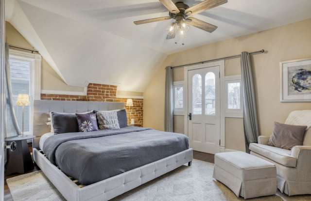 Renovated Historic 4BR Denver Home w/ Private Yard Gallery 4