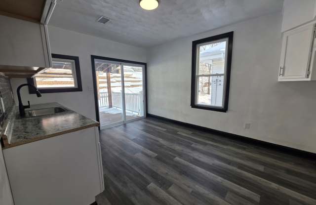 Fully updated 24 bedroom 1 bathroom apartment for rent in Crafton! photos photos