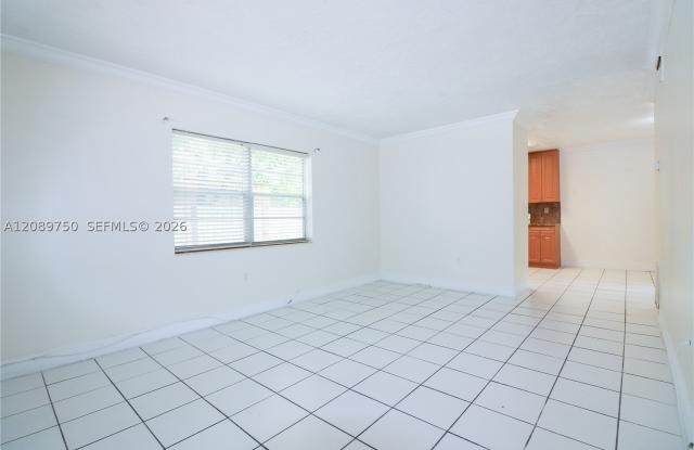3019 SW 68th Ter Gallery 2