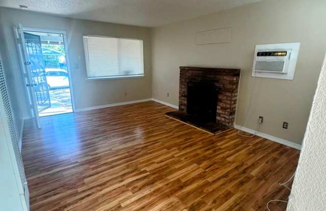 2 bedroom for Rent-New Interior Paint, Attached Garage Gallery 3