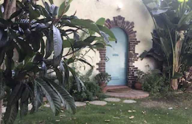 833 N Orange Drive Gallery 1
