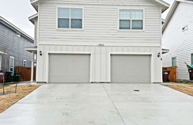 13823 Enzo Gate photos photos
