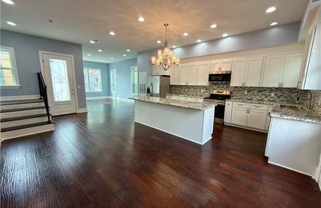 1305 FERRY Place Gallery 3