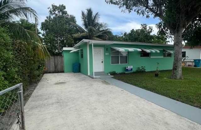 2780 NW 2nd St photos photos