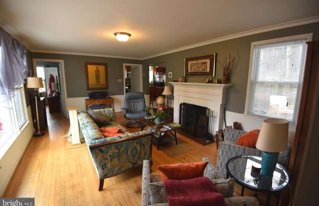 5631 MASSACHUSETTS AVENUE Gallery 3