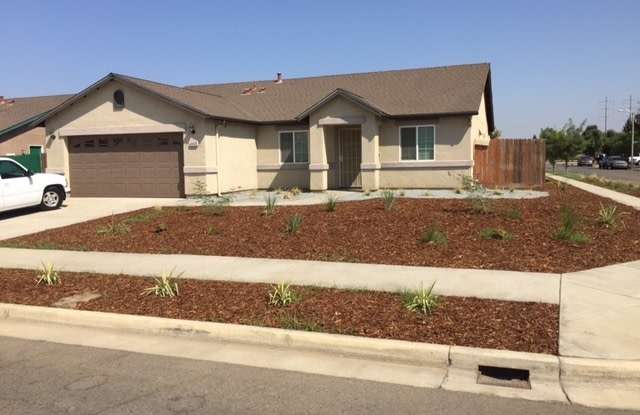 3 Bedroom Home in South East Visalia off of McAuliff and E. Murray - 4430 East Oak Avenue, Visalia, CA 93292