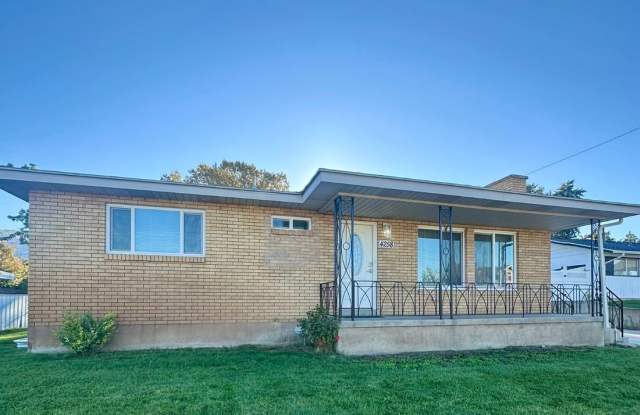 Save Over $4,000 – Enjoy 6 Weeks FREE Rent in This Modern 4 Bed Home! photos photos