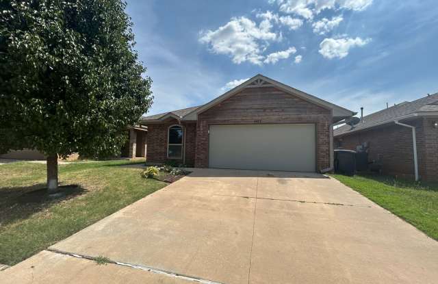 Charming 3 Bedroom 2 Bathroom Home in Edmond Schools w/ storm shelter photos photos