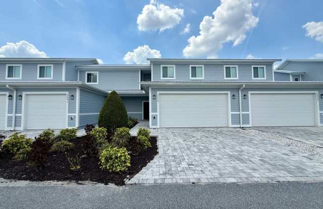 Modern 3-Bed, 2.5-Bath Townhome in Winter Haven – Style, Space  Convenience! photos photos