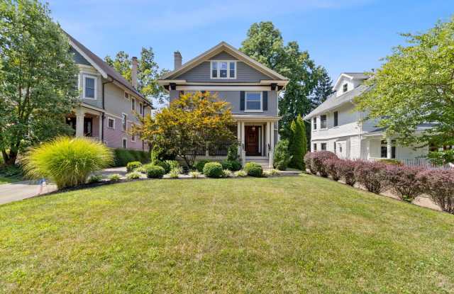 OAKLEY - Stunning executive tudor - 3739 Hyde Park Avenue, Cincinnati, OH 45209