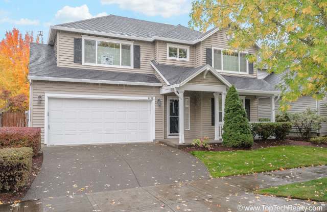 Beautiful 4 Bedrm* 2.5 Bath* Single Family Home Available Now photos photos