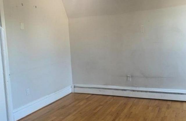 32 Maple St Gallery 2