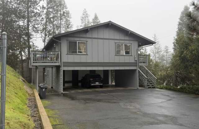 400 NW Elm St - 400 Northwest Elm Street, Grants Pass, OR 97526