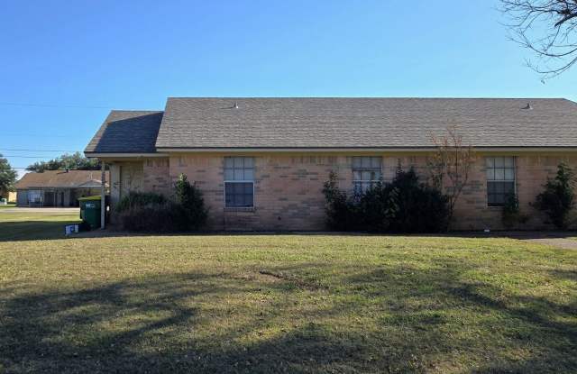 2/2 Duplex near Hwy 77! photos photos