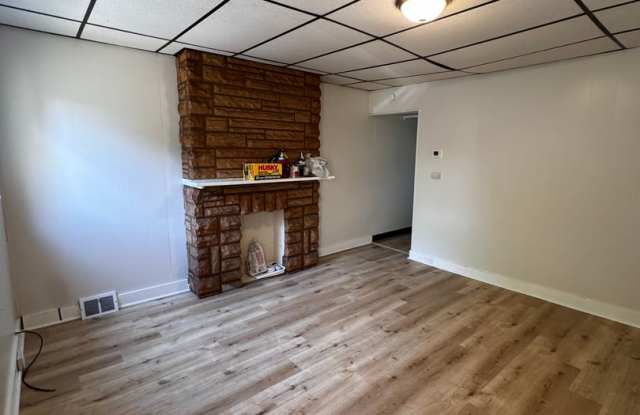 Charming Single-Family Home in Hazelwood – Available July 1st! photos photos