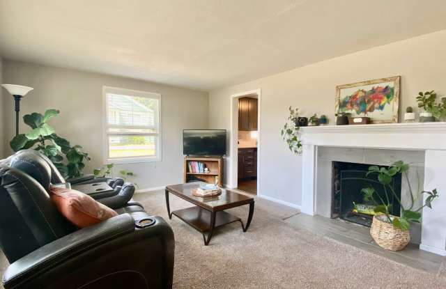 4 bedroom Seatac rambler w/ large yard Gallery 4
