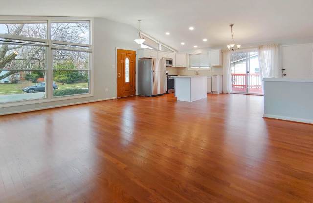 2649 BOWLING GREEN DRIVE Gallery 2