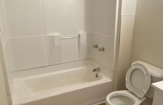 3bd Single Cash Pay/Section 8 photos photos