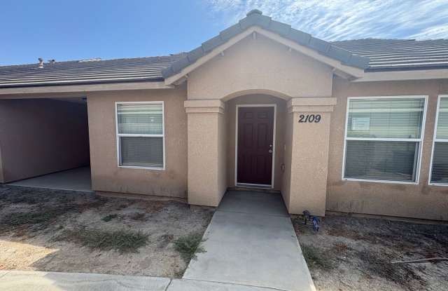 Tulare unit Near Shopping Center Available Now! photos photos