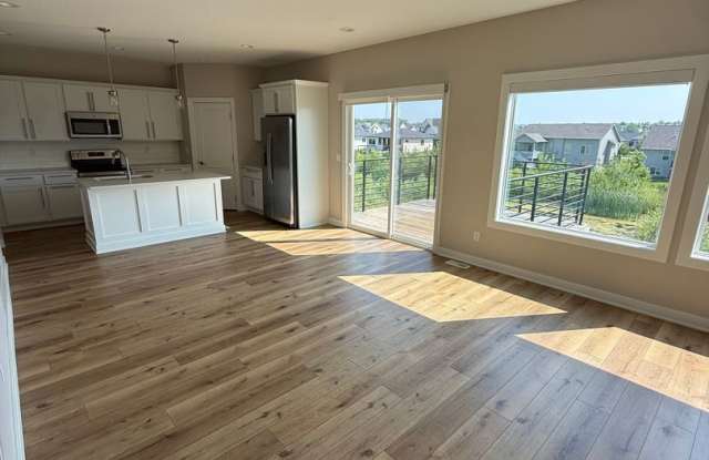 Luxury Newer Construction Home! Perfect Location! Gallery 4