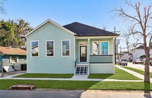 8730 BELFAST Street - 8730 Belfast Street, New Orleans, LA 70118