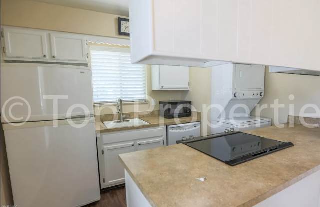 1250 S Monaco Pkwy Apt 77 Gallery 3