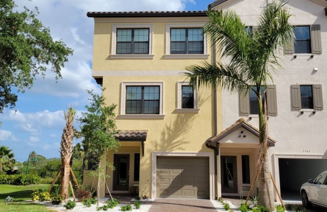 5561 Cannes Cir., Bldg 5, Unit 101 - 5561 Cannes Circle, South Sarasota, FL 34231