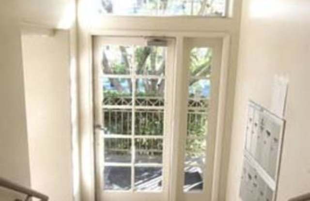 10627 MOORPARK Street Gallery 3