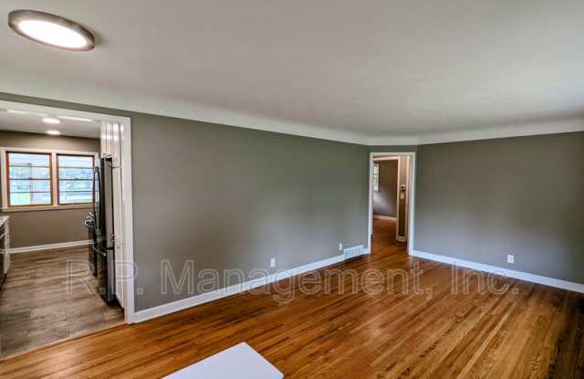 1194 Laurie Rd W photos photos