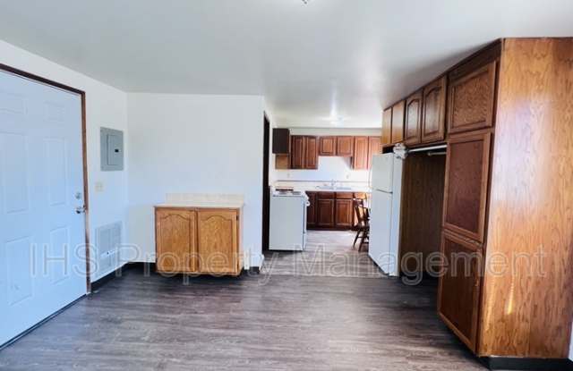 1602 W. 4th Pl. - 1602 West 4th Place, Kennewick, WA 99336