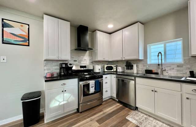 1310 S Sheffield Ave photos photos