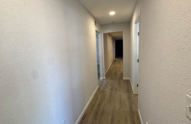 Spacious 4 Bedroom, 2 Bathroom over 1700 sqft. Duplex in Westridge! REMODELED!!! Gallery 4