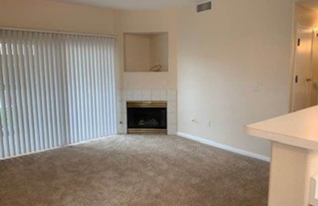 Broomfield Main Floor Condo Gallery 4
