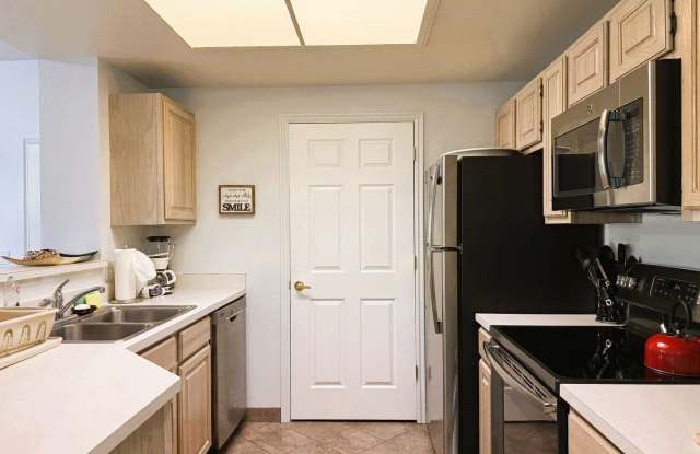 Canyon Creek Condo - 6 Month Lease - Furnished Gallery 4