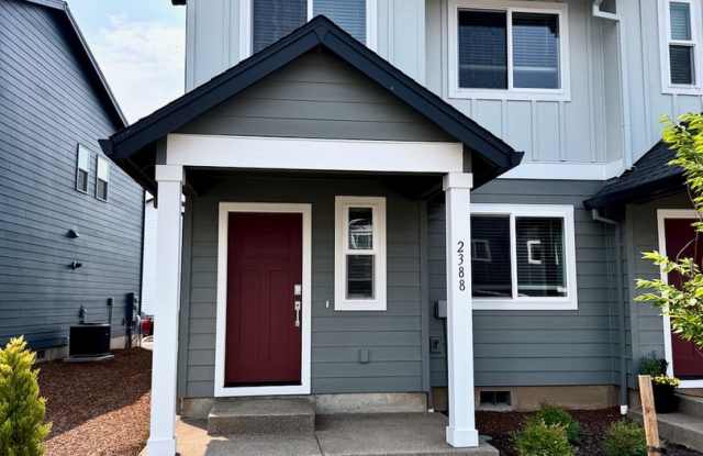 Brand-New 3-Bedroom End-Unit Townhome in Woodburn photos photos