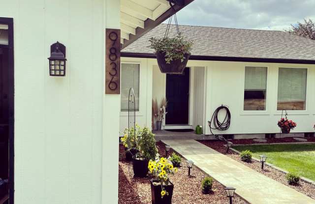 Charming 4-Bedroom with Open Floor Plan  Fenced Yard - 9836 179th Way Southwest, Rochester, WA 98579