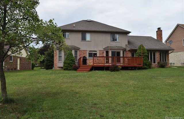 332 SILVERVALE Drive Gallery 4