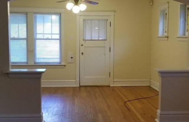 Three Person 2 Bedroom/1 Bath House for Rent in Southwest City Gallery 4