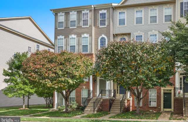 15522 JOHN DISKIN Circle Gallery 2