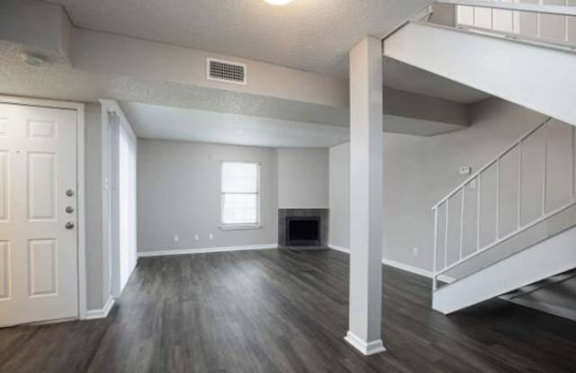 10739 I-10 Gallery 2