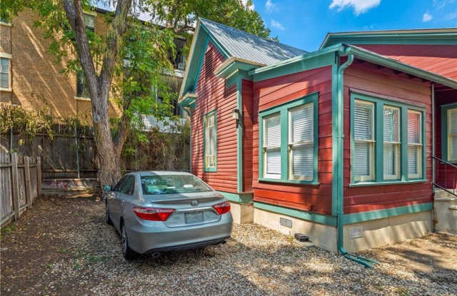 209 E. 31st St - Walking distance to UT free standing house with a yard Gallery 4