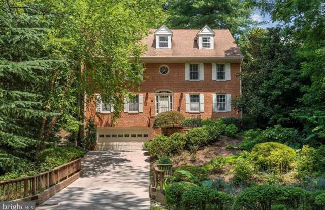 5 Bed 4.5 Bath - Bethesda len Echo Heights Colonial - 2 Car Garage photos photos